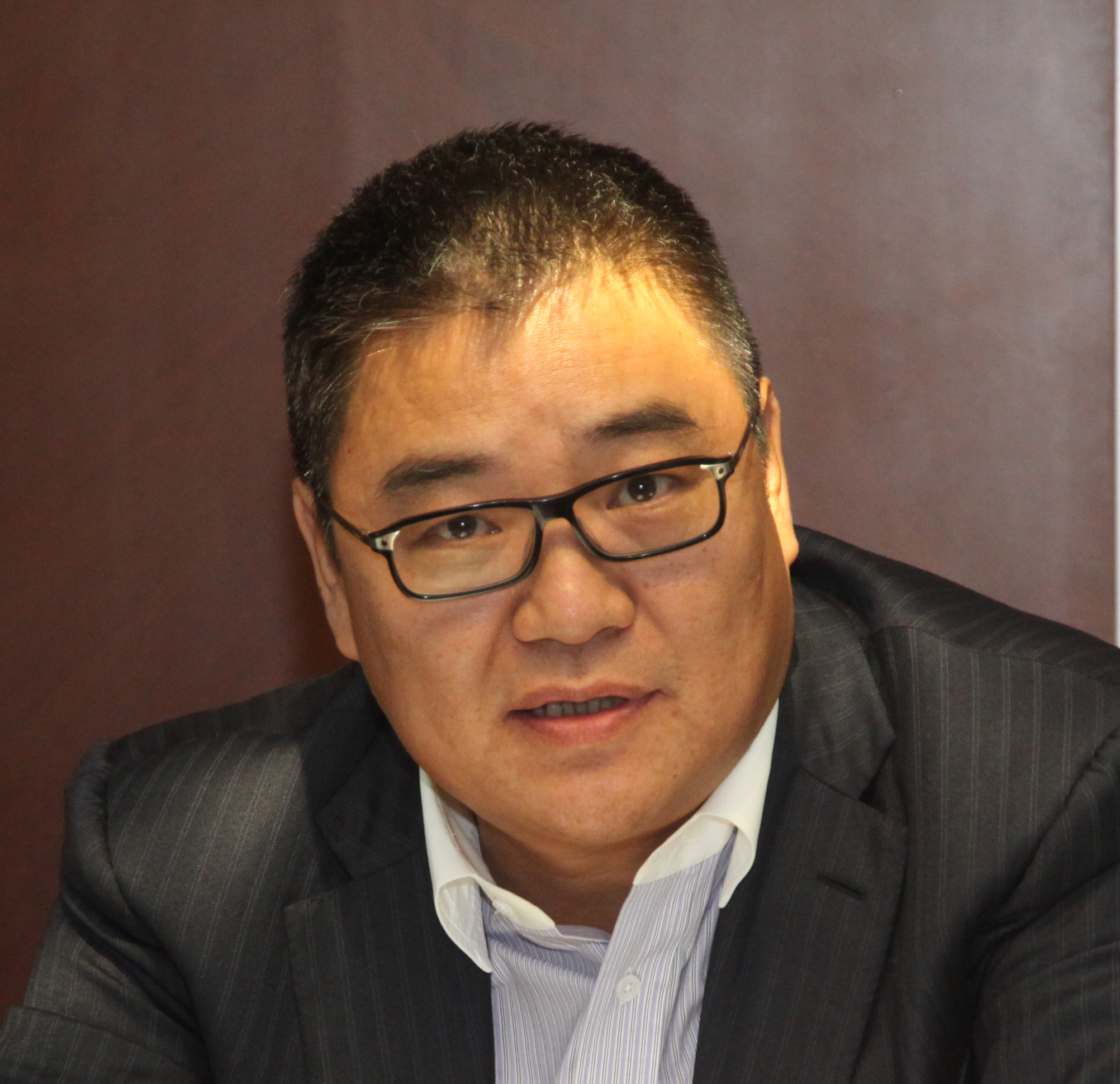 白亮
