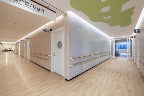 新乡医学院第一附属医院门诊楼改造焕新：人文疗愈高效的门诊楼改造设计