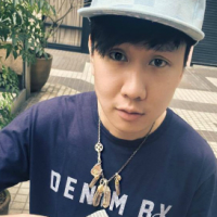 活的像个疯子